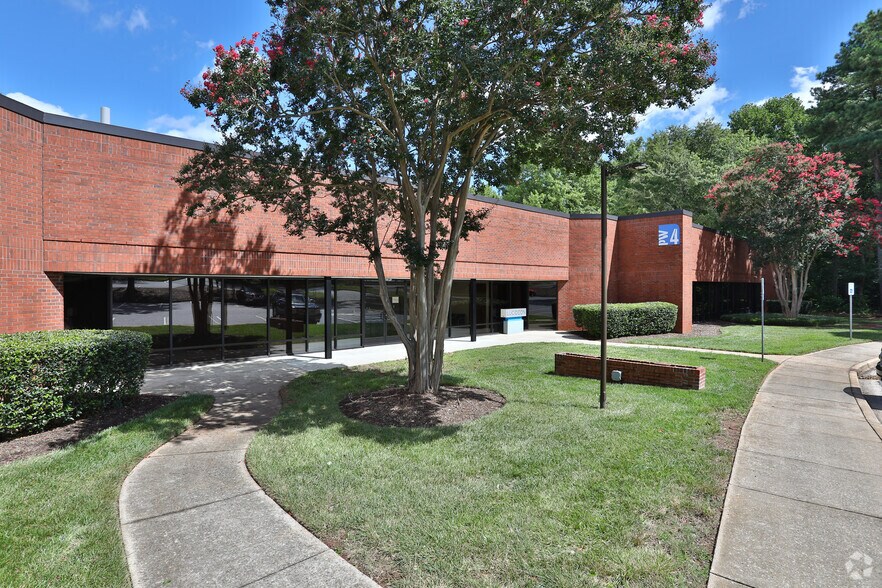 1 Marcus Dr, Greenville, SC à louer - Photo du bâtiment - Image 3 de 4