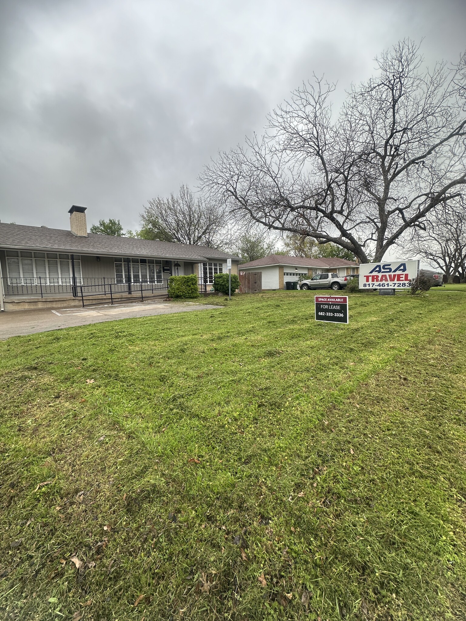 117 E Park Row Dr, Arlington, TX à louer Photo du bâtiment- Image 1 de 15