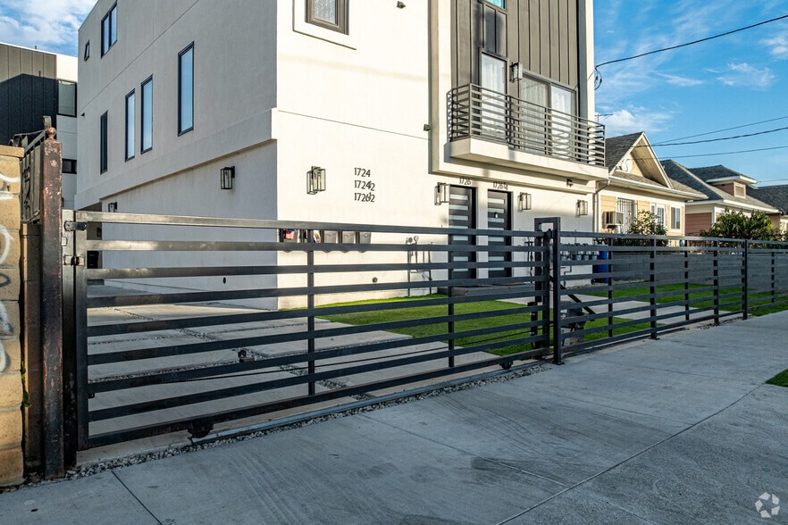 1726 Menlo Ave, Los Angeles, CA for sale - Building Photo - Image 3 of 54