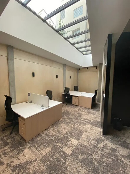 Coworking Space in Paris for lease - Interior Photo - Image 3 of 6