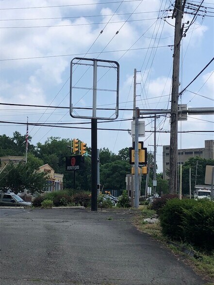 580 S Broad St, Nazareth, PA à louer - Photo du bâtiment - Image 3 de 4