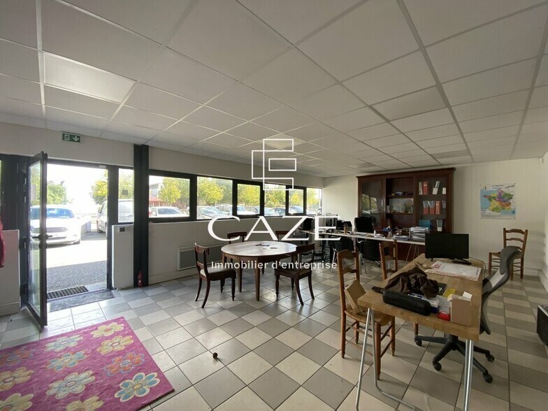 Office in Cenon for lease - Interior Photo - Image 3 of 4