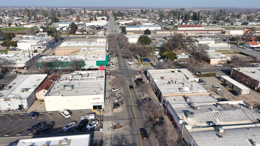 301 Central Ave, Shafter, CA à vendre - Vidéo sur l’inscription commerciale - Image 3 de 8