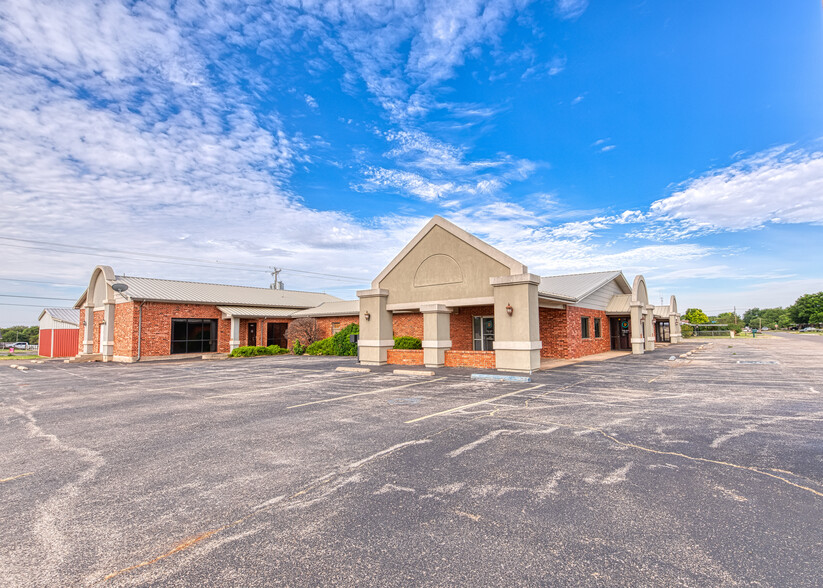 1415 Watts St, Sayre, OK for sale - Building Photo - Image 1 of 29