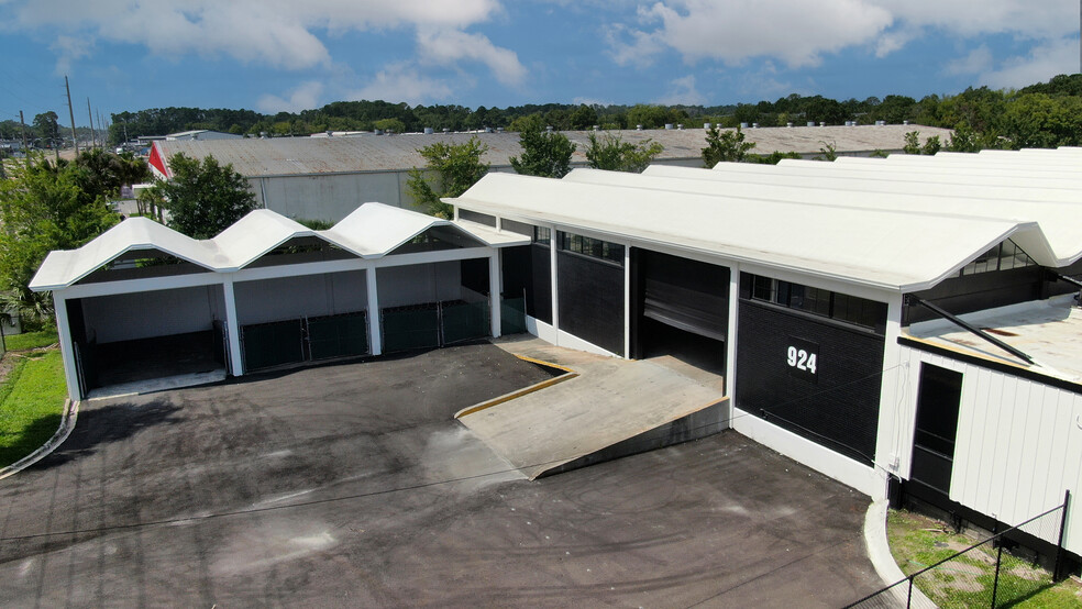 924 N Lane Ave, Jacksonville, FL for lease - Building Photo - Image 1 of 14