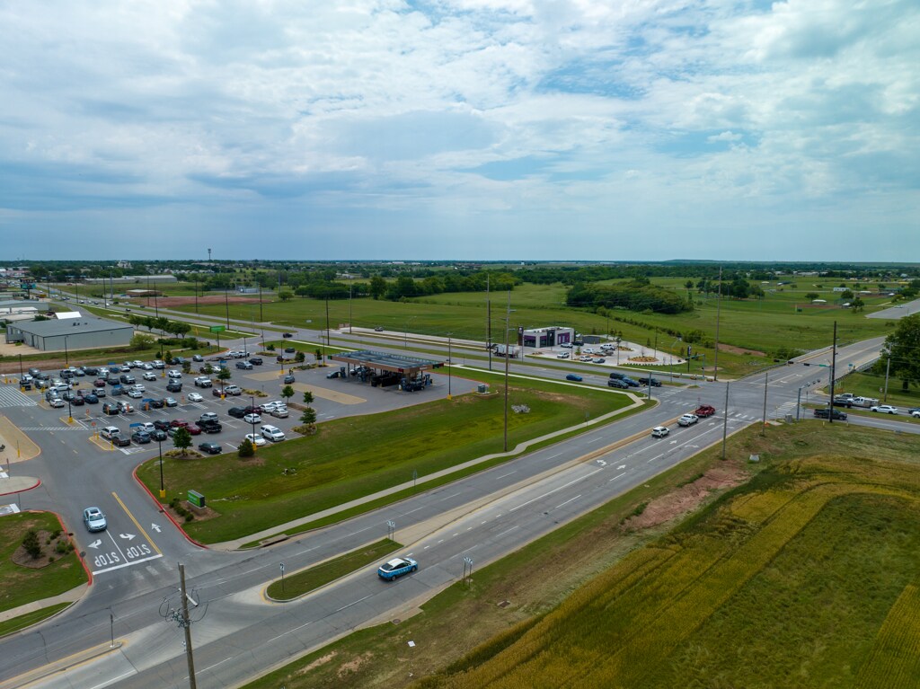 SW 38th & Lee Blvd, Lawton, OK à vendre Photo du bâtiment- Image 1 de 10