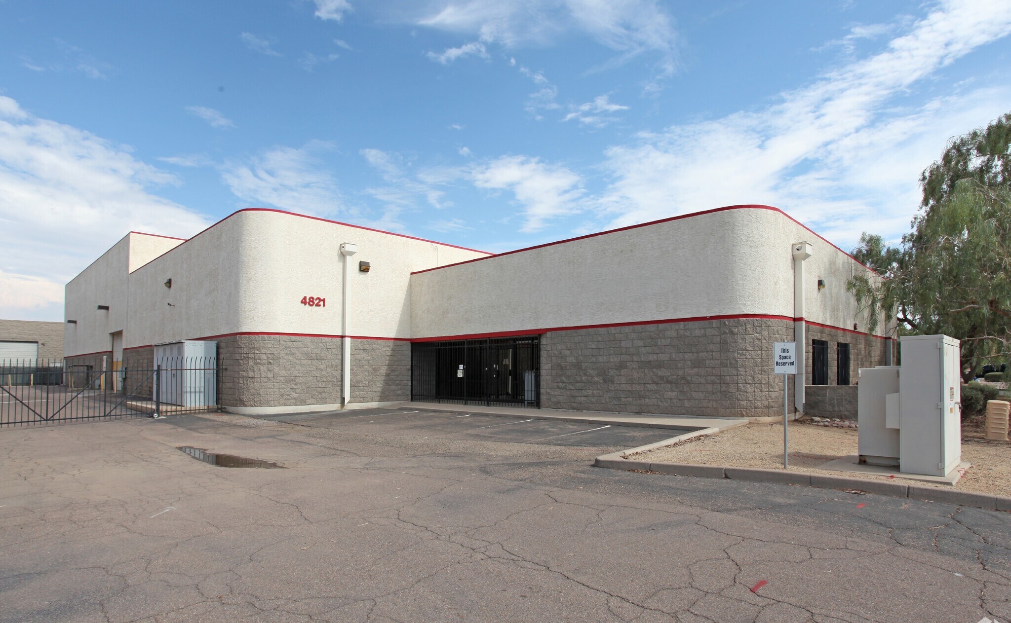 4821 S 33rd St, Phoenix, AZ à louer Photo du bâtiment- Image 1 de 8