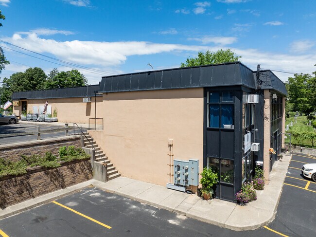 More details for 63 Vernon Valley Rd, East Northport, NY - Retail for Lease