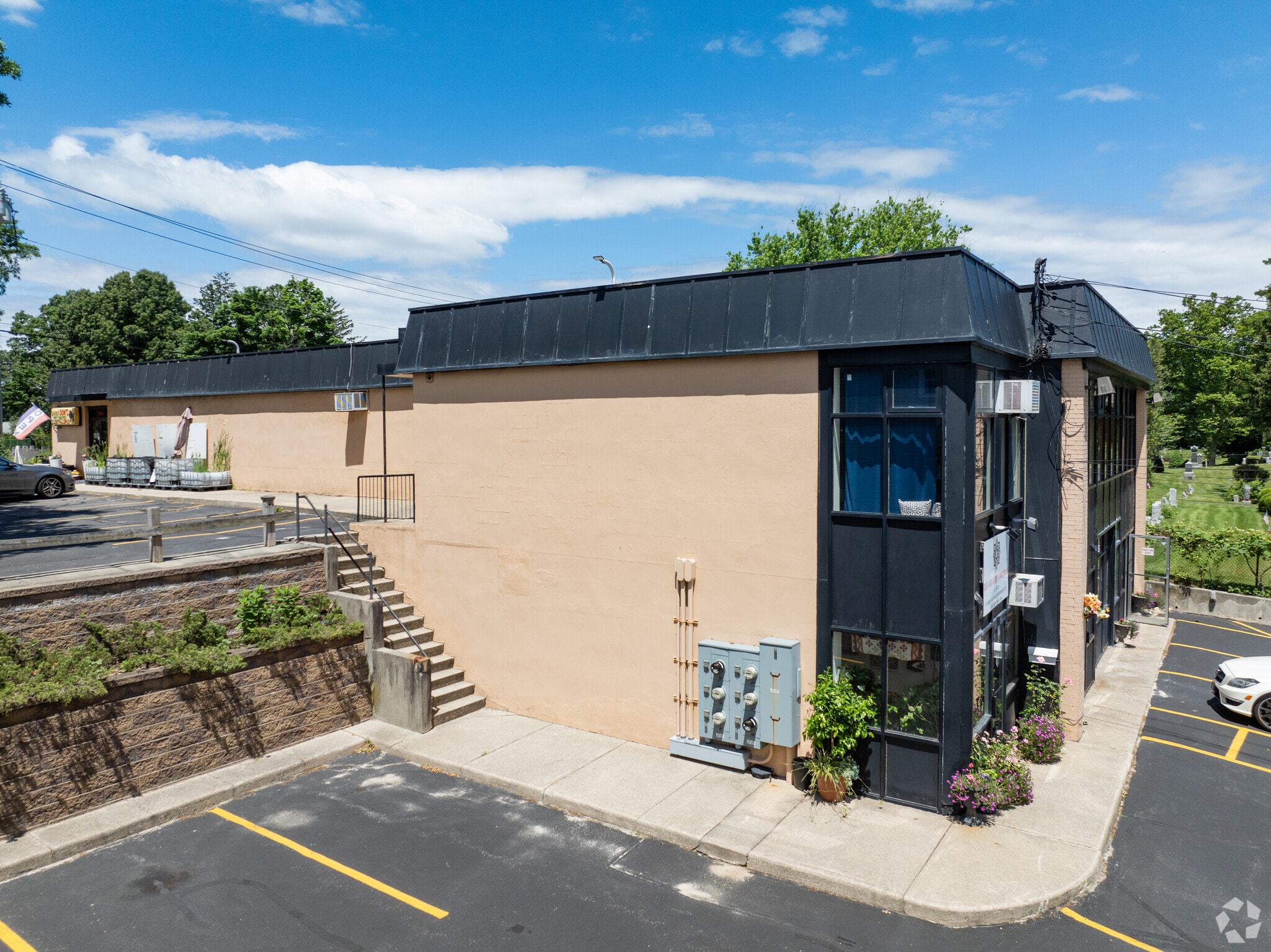 128 Laurel Rd, East Northport, NY for lease Primary Photo- Image 1 of 16