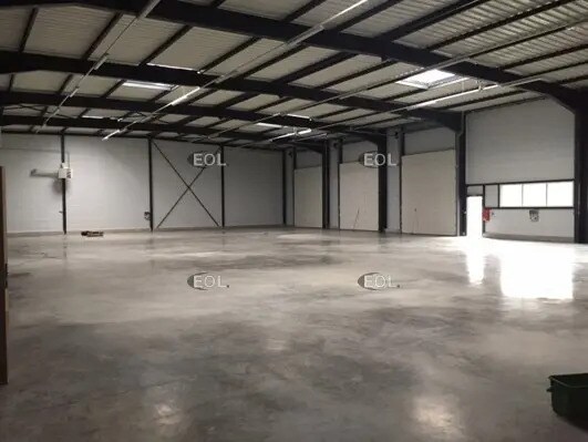 Industrial in Janneyrias for lease - Interior Photo - Image 3 of 6