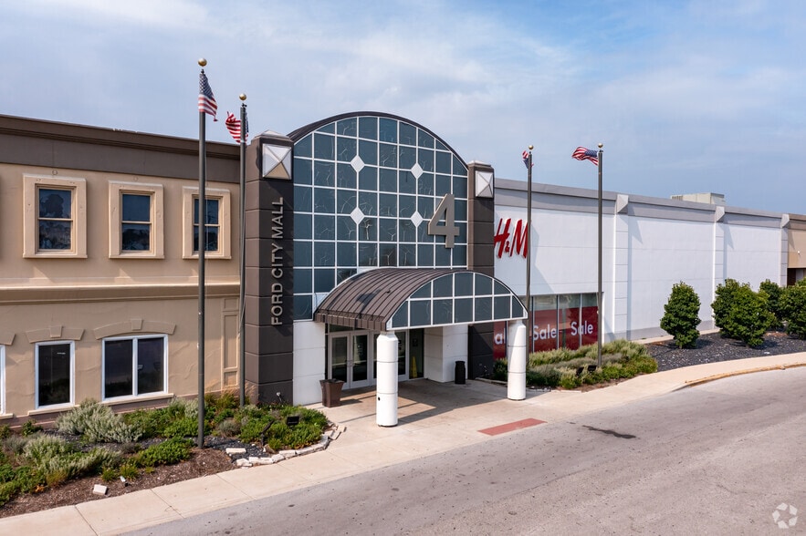 7601 S Cicero Ave, Chicago, IL for lease - Building Photo - Image 2 of 6