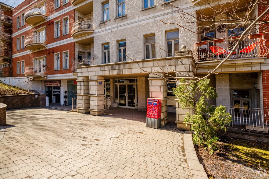 5774-5780 Av Decelles, Montréal, QC à vendre - Photo du bâtiment - Image 3 de 4
