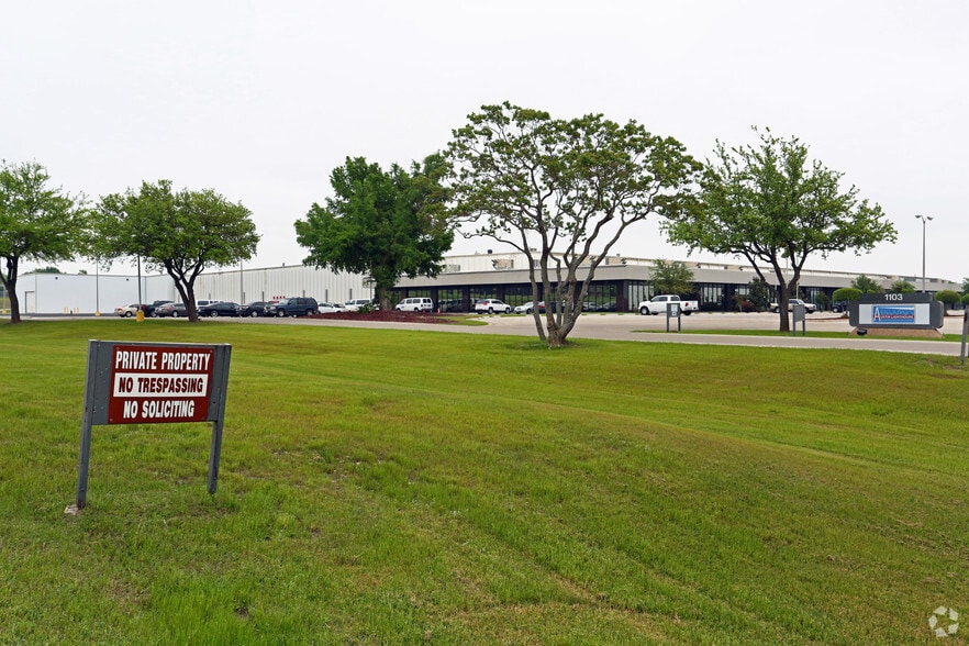 1103 Carlos G Parker Blvd, Taylor, TX for lease - Building Photo - Image 2 of 6