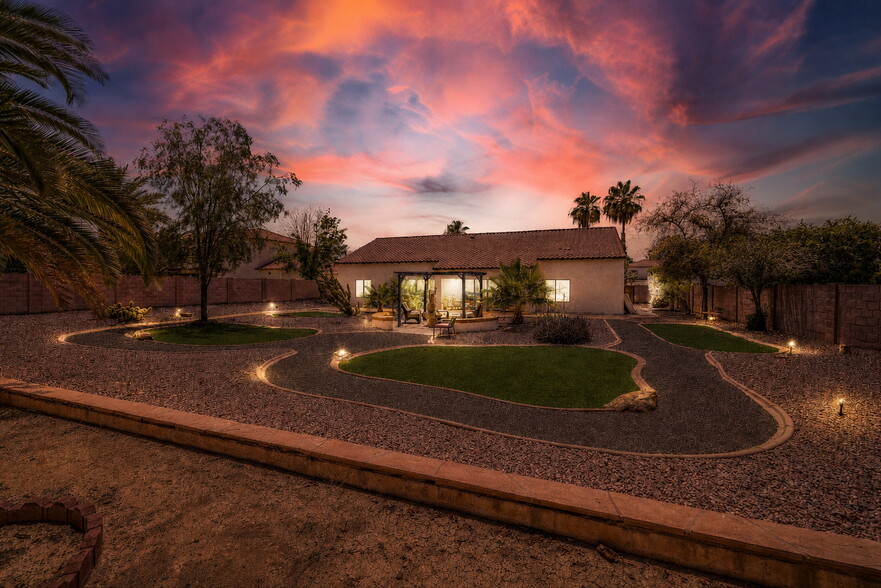 LUXURY PREMIUM GATED 11 BED RAL ACTIVE & HIGH PERFORMER, Peoria, AZ à vendre - Photo du bâtiment - Image 2 de 14