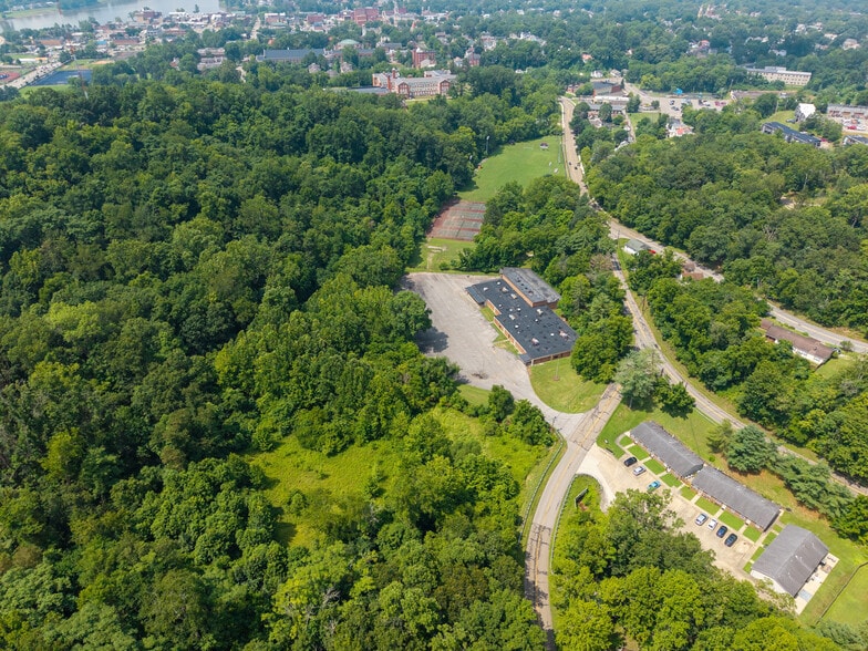 700 Channel Ln, Marietta, OH for lease - Building Photo - Image 3 of 16