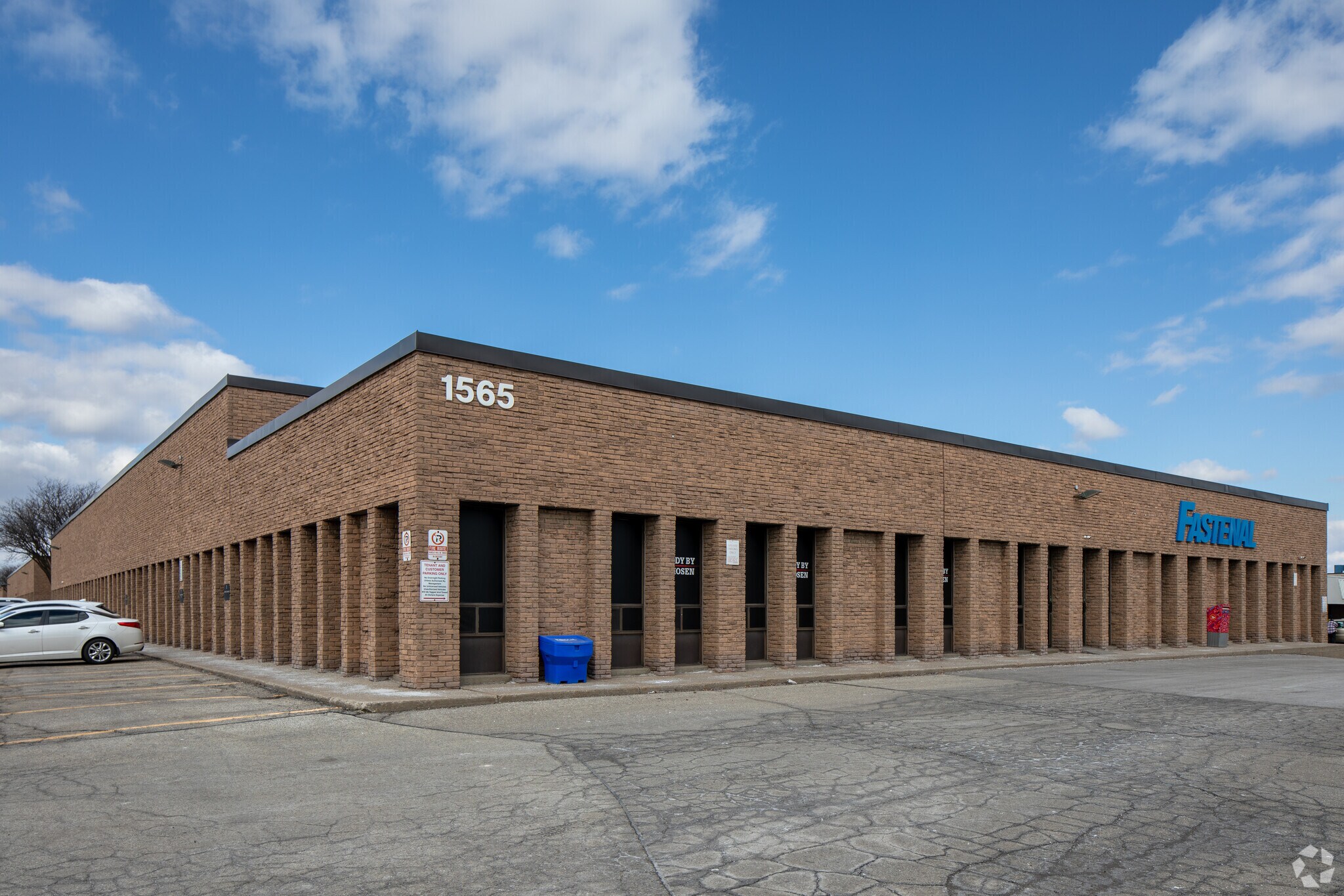 1565 Britannia Rd E, Mississauga, ON for lease Primary Photo- Image 1 of 3