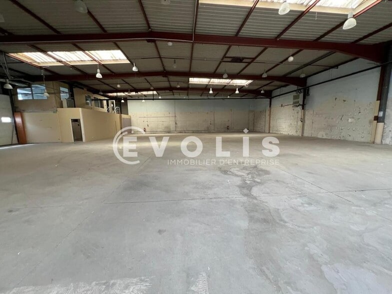 45 Chemin Du Moulin Carron, Dardilly for lease - Interior Photo - Image 3 of 9