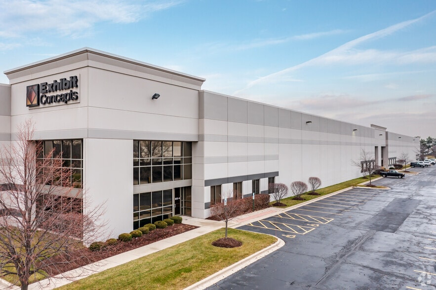 300 Airport Rd, Elgin, IL for lease - Building Photo - Image 1 of 8