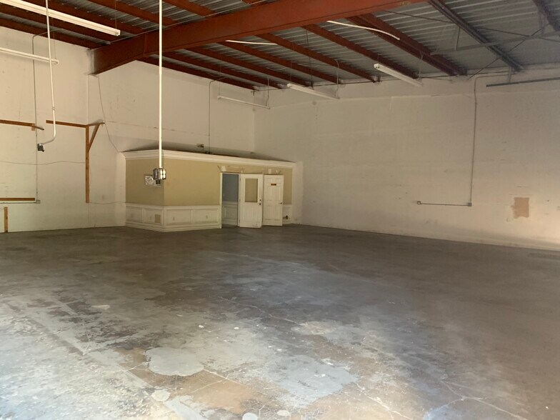 1109 Tamiami Trl, Port Charlotte, FL à louer - Photo du bâtiment - Image 3 de 5