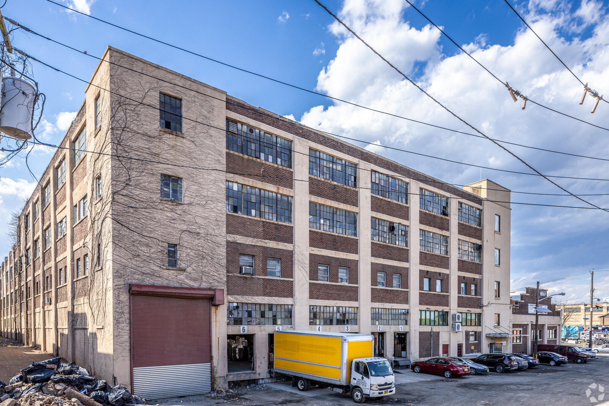 337-351 Sherman Ave, Newark, NJ à louer Photo du bâtiment- Image 1 de 7