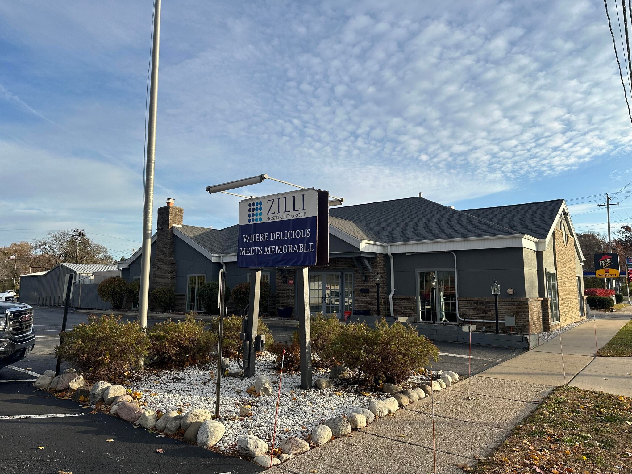 613 N Grandview Blvd, Waukesha, WI for sale Primary Photo- Image 1 of 13