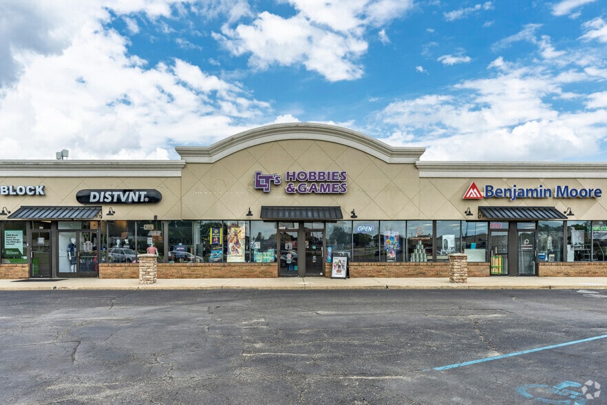 4205-4225 Miller Rd, Flint, MI for lease - Building Photo - Image 1 of 15