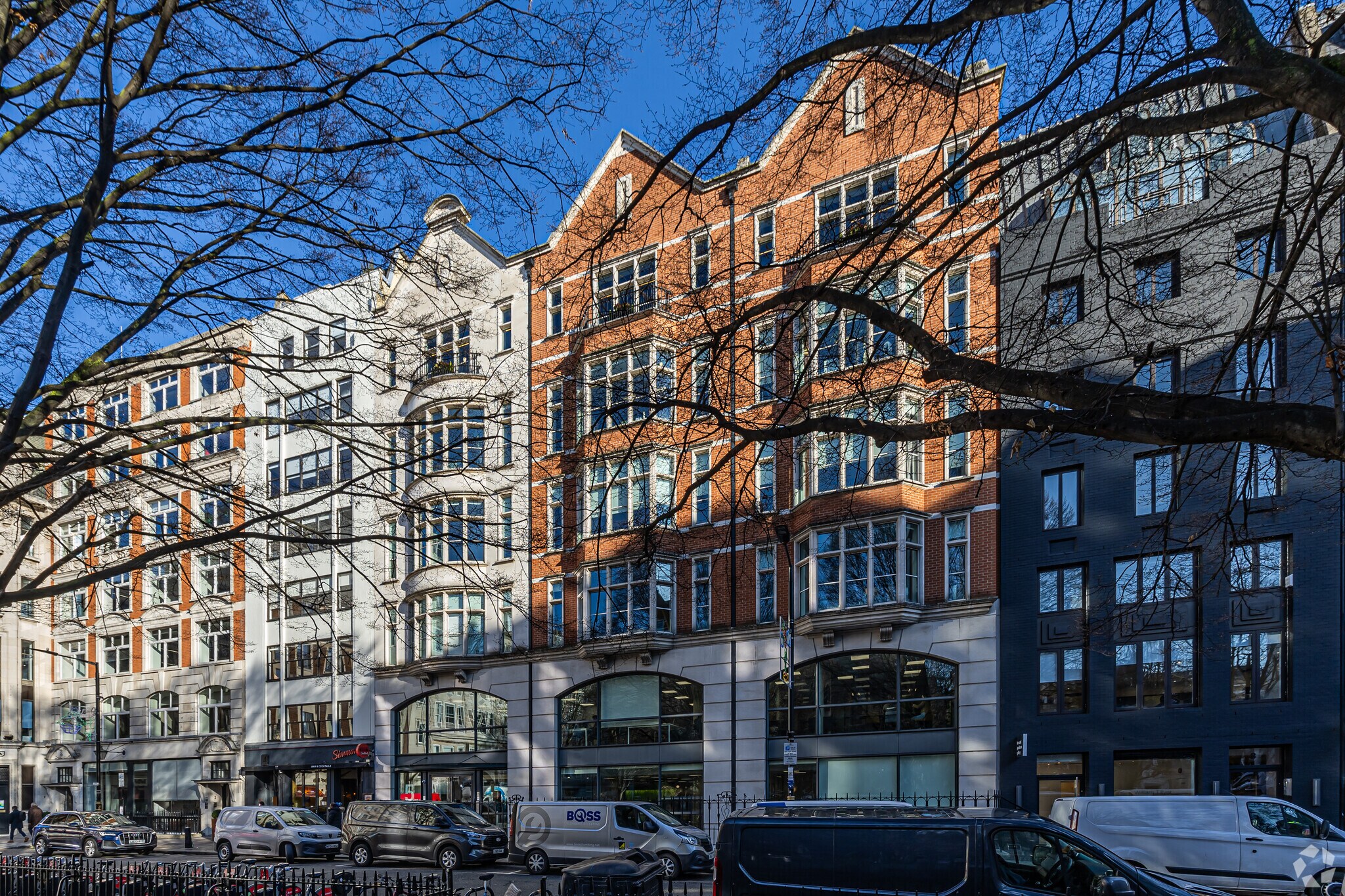 5-7 Golden Sq, Londres à louer Photo principale- Image 1 de 7