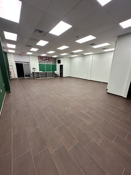 2252 Paterson-Hamburg Tpke, Wayne, NJ à louer - Photo du bâtiment - Image 3 de 14