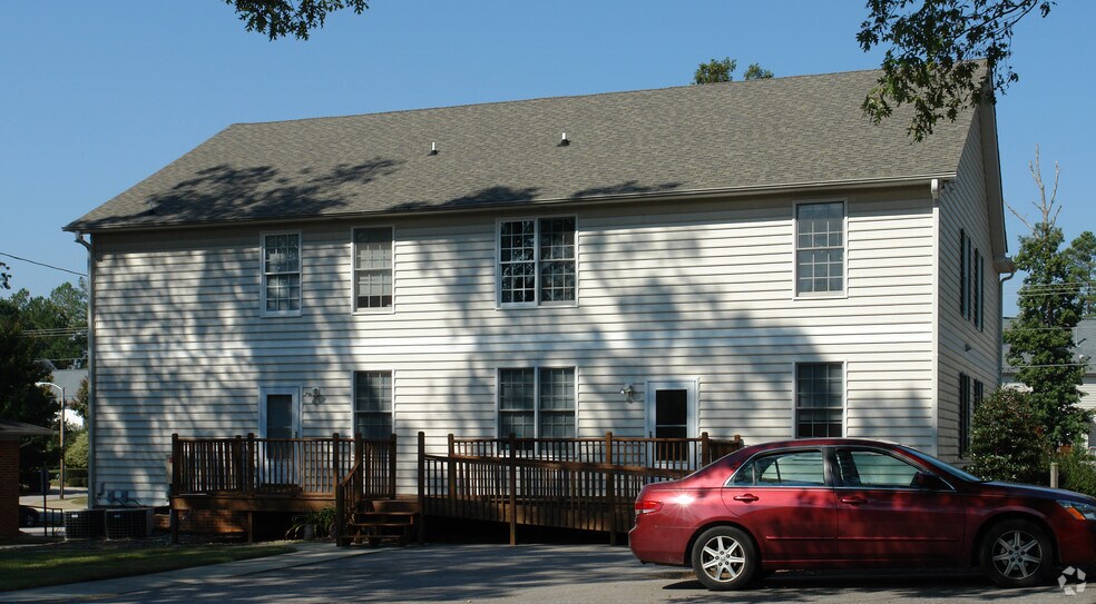 1743 S Main St, Wake Forest, NC à louer - Photo du bâtiment - Image 3 de 13
