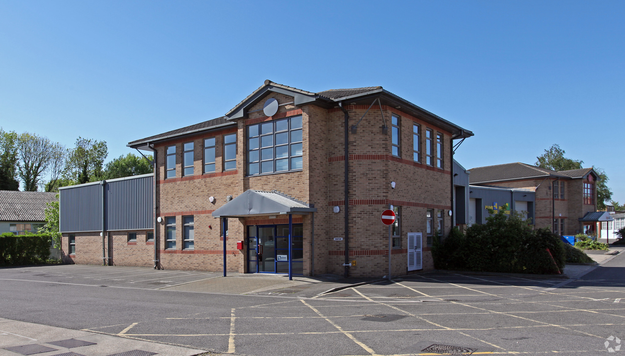 Kings Grv, Maidenhead for lease Primary Photo- Image 1 of 3