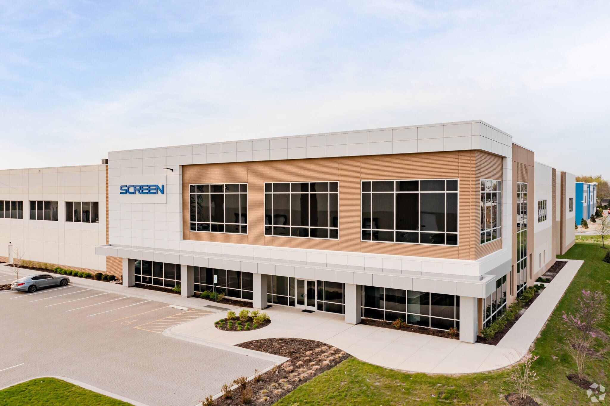 150 Innovation Dr, Elk Grove Village, IL à louer Photo du bâtiment- Image 1 de 9