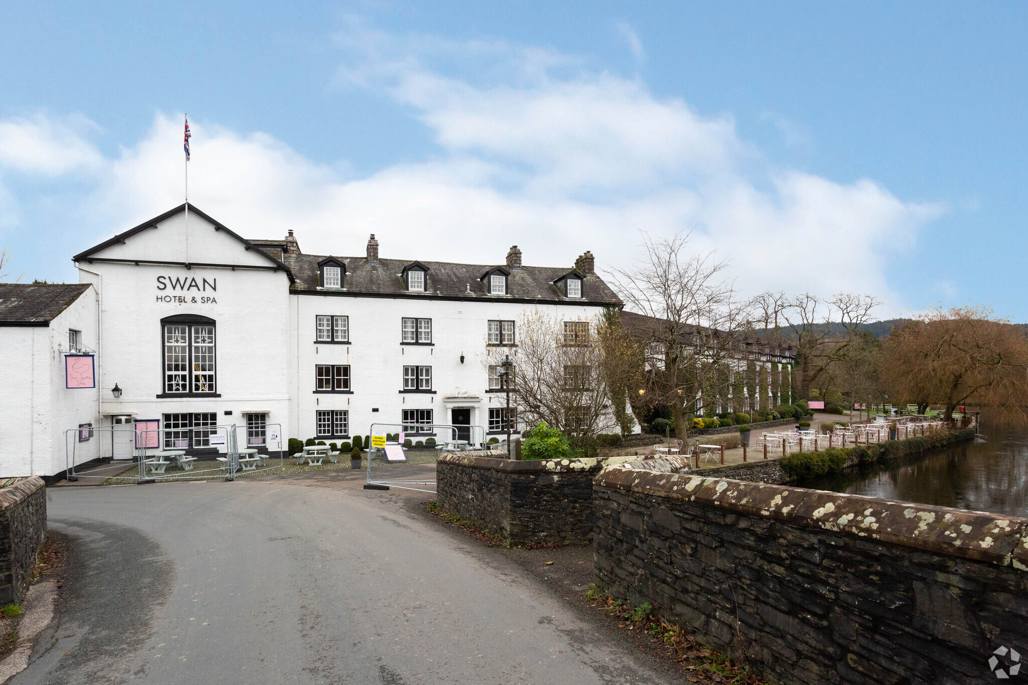 Newby Bridge, Newby Bridge for sale Primary Photo- Image 1 of 4