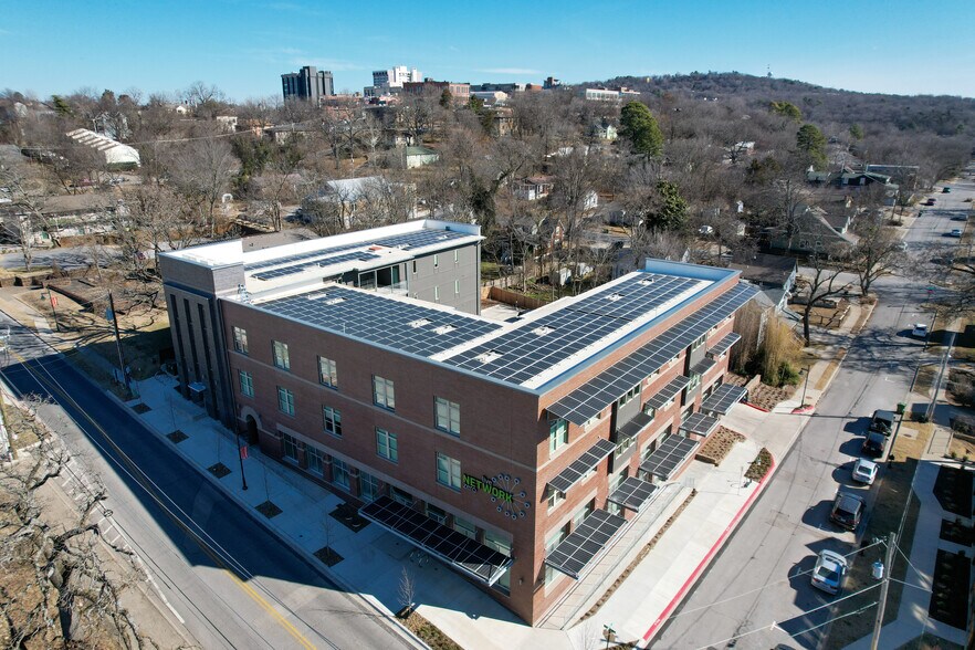 288 S School Ave, Fayetteville, AR à louer - Photo du bâtiment - Image 2 de 6