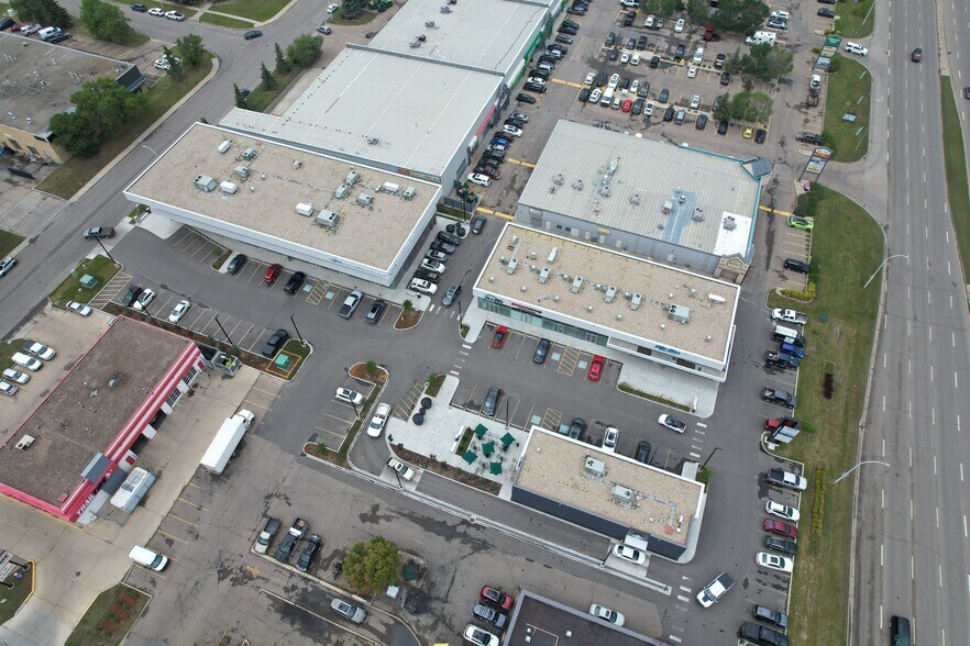 17004 107 Av NW, Edmonton, AB à louer - Photo du bâtiment - Image 3 de 8