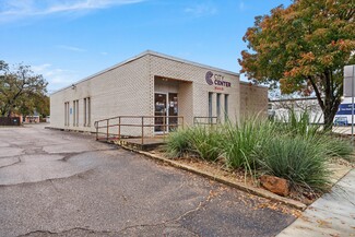 Plus de détails pour 801 Elm Ave, Waco, TX - Bureau à vendre