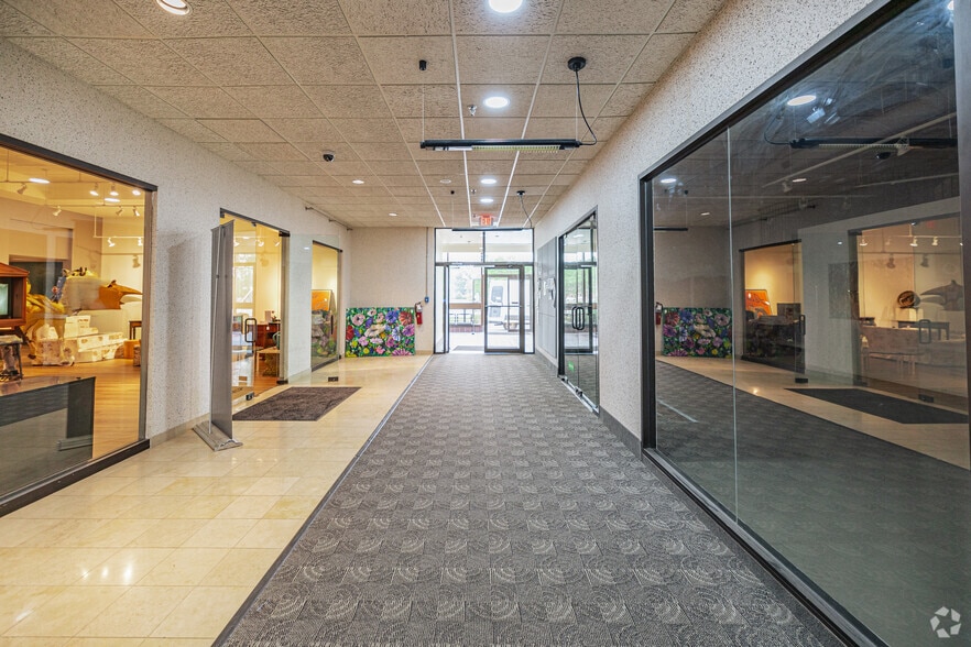 23533 Mercantile Rd, Beachwood, OH for lease - Interior Photo - Image 1 of 14
