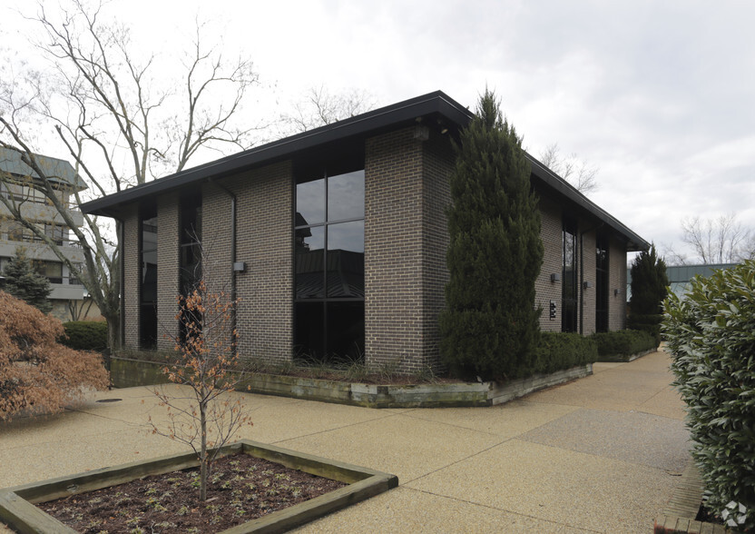 9926 Main St, Fairfax, VA for lease - Building Photo - Image 1 of 18