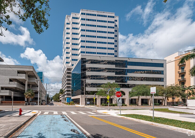 101 NE 3rd Ave, Fort Lauderdale, FL à louer - Photo du bâtiment - Image 3 de 13