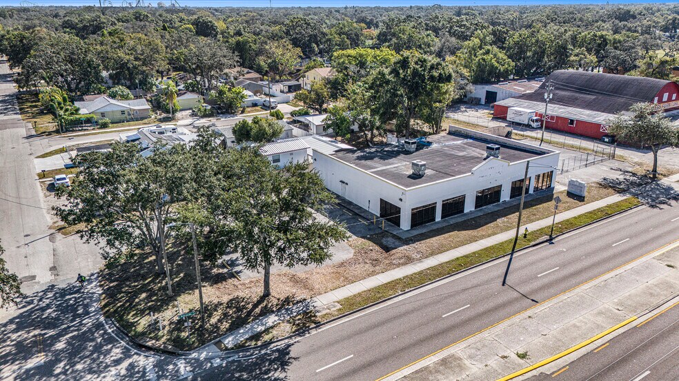 10015 N Nebraska Ave, Tampa, FL for lease - Building Photo - Image 3 of 8