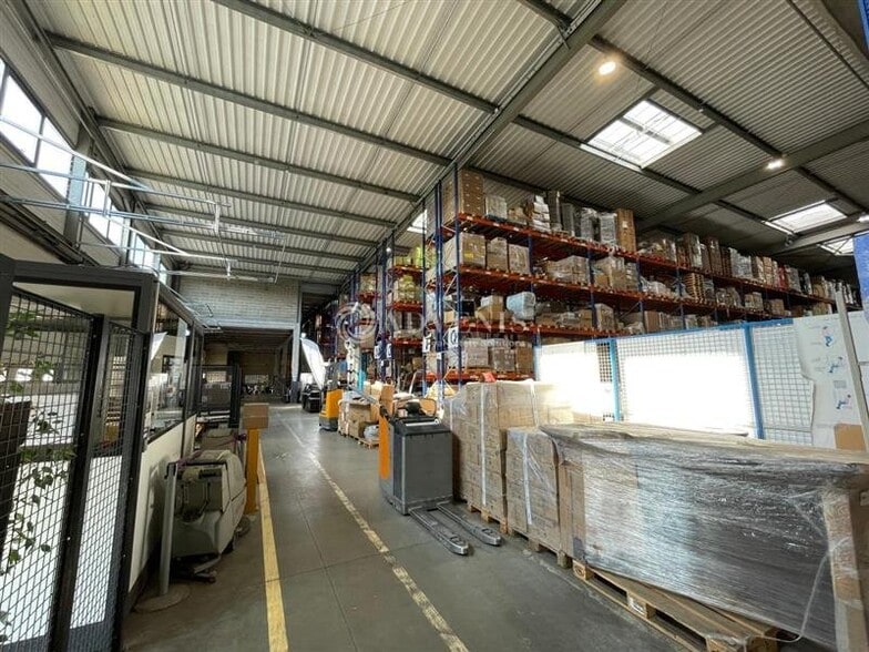 Industrial in Lieusaint for lease - Interior Photo - Image 3 of 6