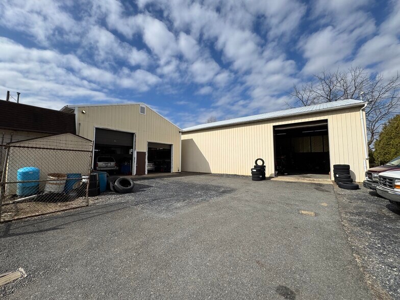4094 Chestnut St, Emmaus, PA à vendre - Photo du bâtiment - Image 2 de 9