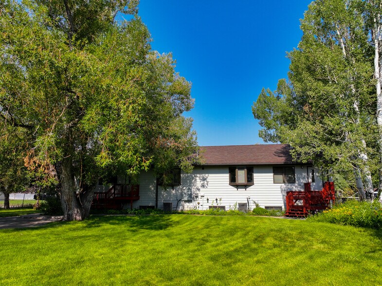 890 N 2nd St, Lander, WY à vendre - Photo du bâtiment - Image 2 de 38