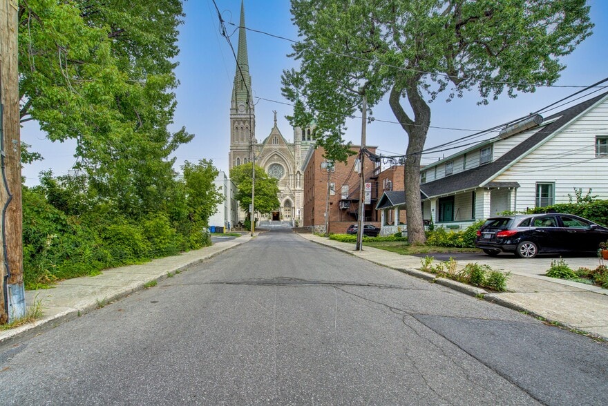 15 Rue Charlotte, Longueuil, QC for sale - Building Photo - Image 3 of 9