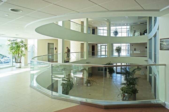 1050 SE Monterey Rd, Stuart, FL à louer - Autre - Image 2 de 48