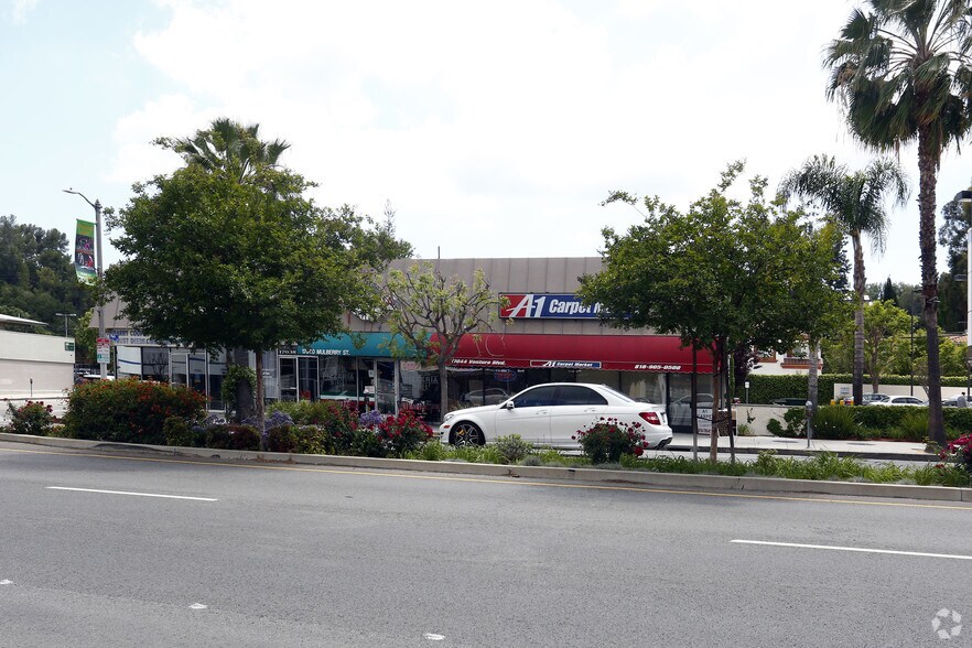 17060-17070 Ventura Blvd, Encino, CA à louer - Photo du bâtiment - Image 2 de 3