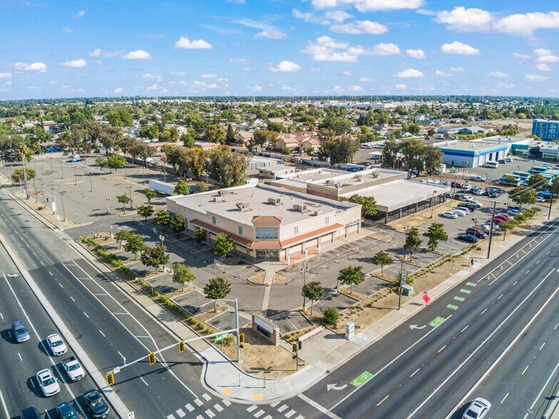 7155 24th St, Sacramento, CA à vendre - Photo du bâtiment - Image 1 de 14