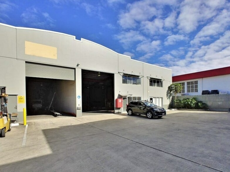 471-477 Tufnell Rd, Banyo for lease - Building Photo - Image 1 of 2