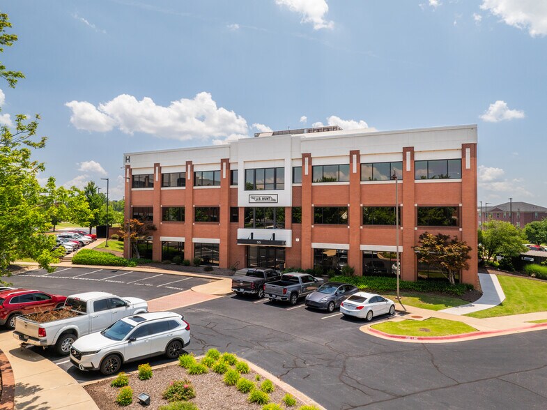 506 Enterprise Dr, Lowell, AR à louer - Photo du bâtiment - Image 3 de 6