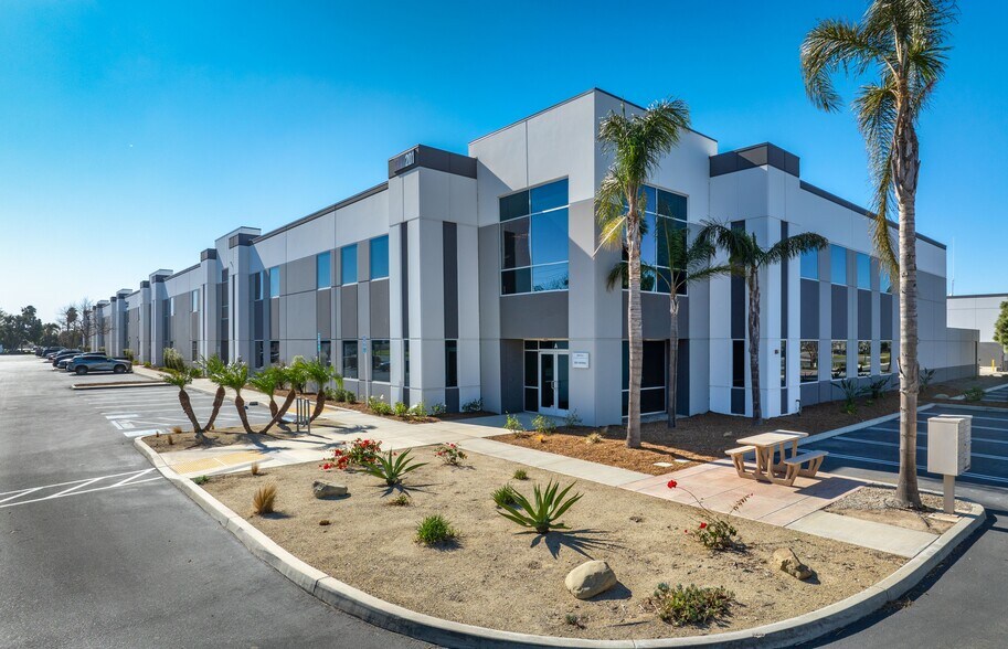 201 Rice Ave, Oxnard, CA à louer - Photo du bâtiment - Image 3 de 9