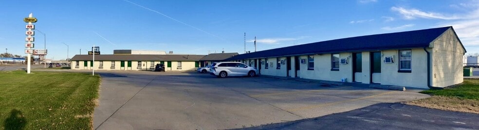 1717 Cornhusker Hwy, Lincoln, NE for sale - Building Photo - Image 3 of 13